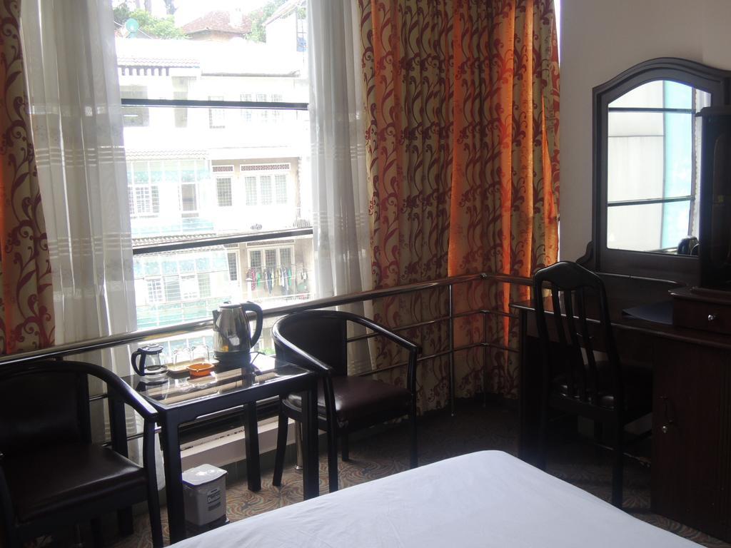 Y Lan Hotell Dalat Eksteriør bilde